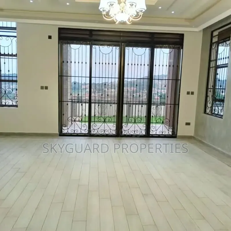 6bdrm Mansion in Buziga, Central Division for rent