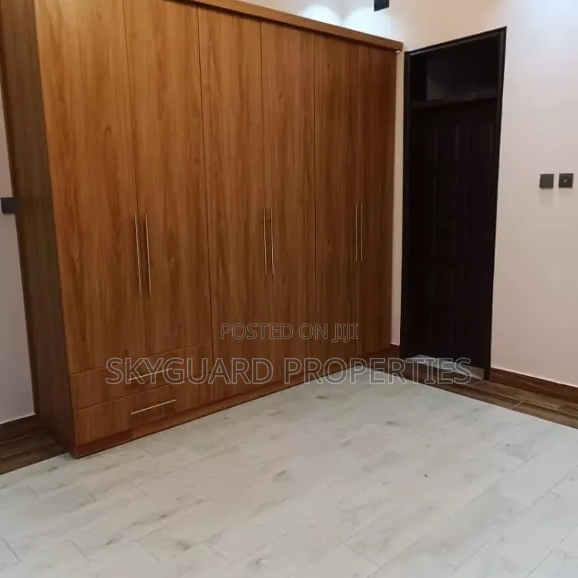 6bdrm Mansion in Buziga, Central Division for rent