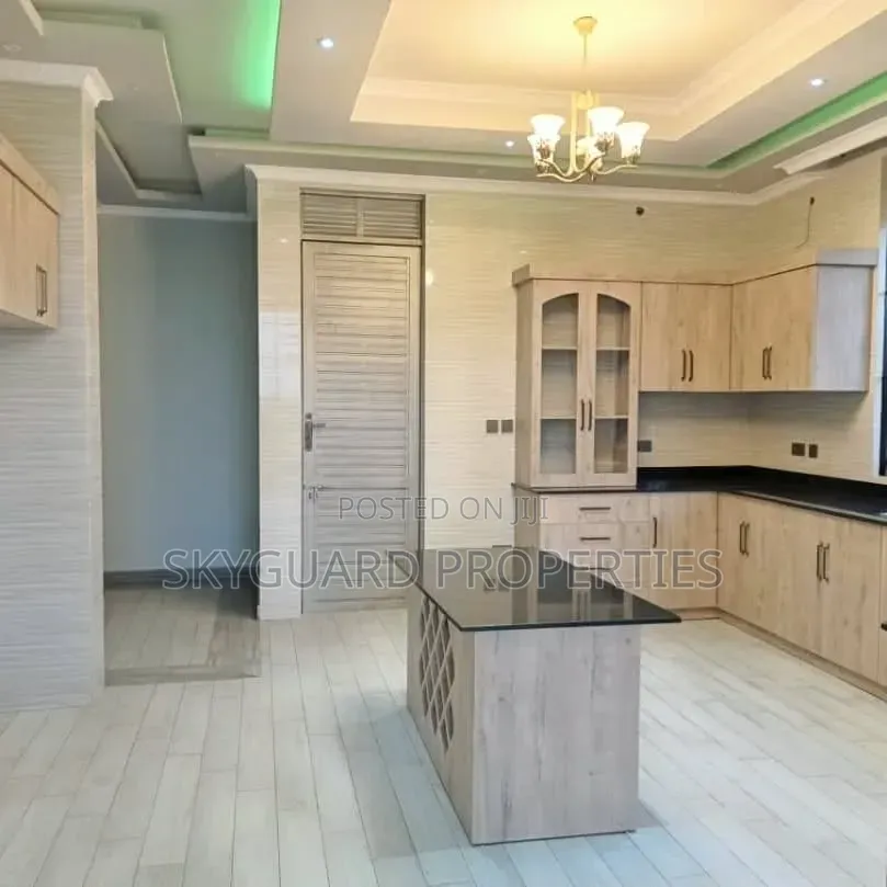 6bdrm Mansion in Buziga, Central Division for rent