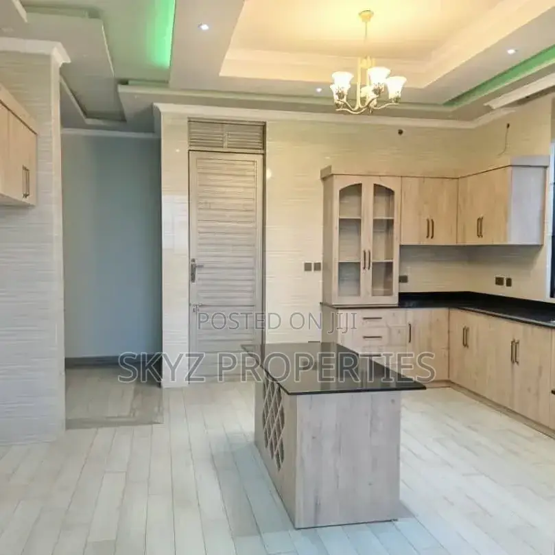 6bdrm Mansion in Buziga, Central Division for rent