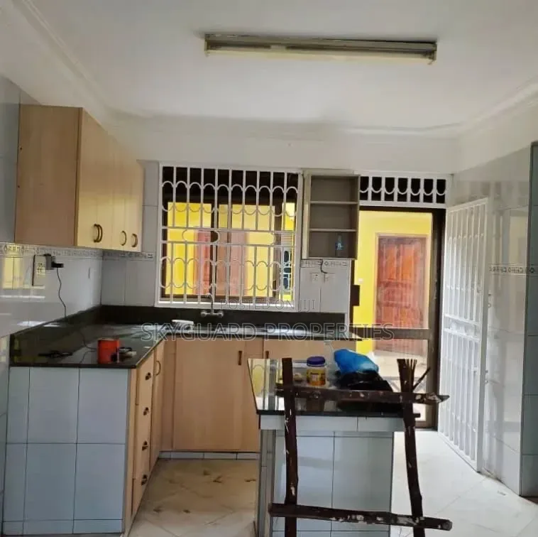 5bdrm House in Muyenga, Central Division for rent