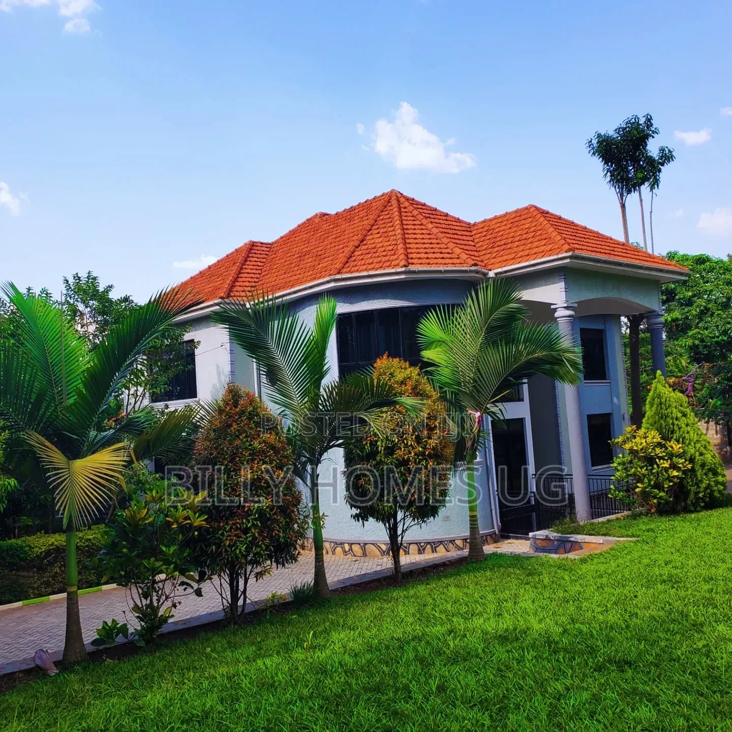 5bdrm Mansion in Busukuma for sale
