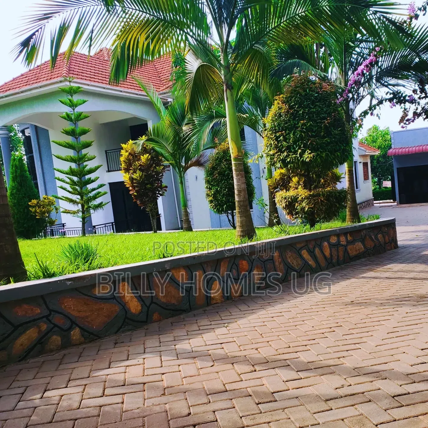 5bdrm Mansion in Busukuma for sale