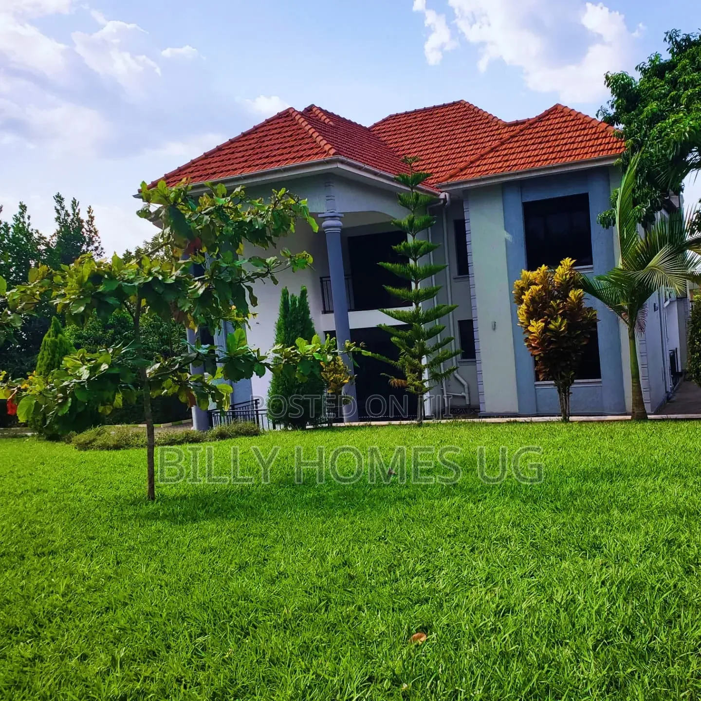 5bdrm Mansion in Busukuma for sale
