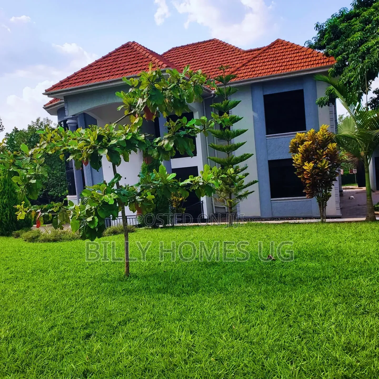 5bdrm Mansion in Busukuma for sale