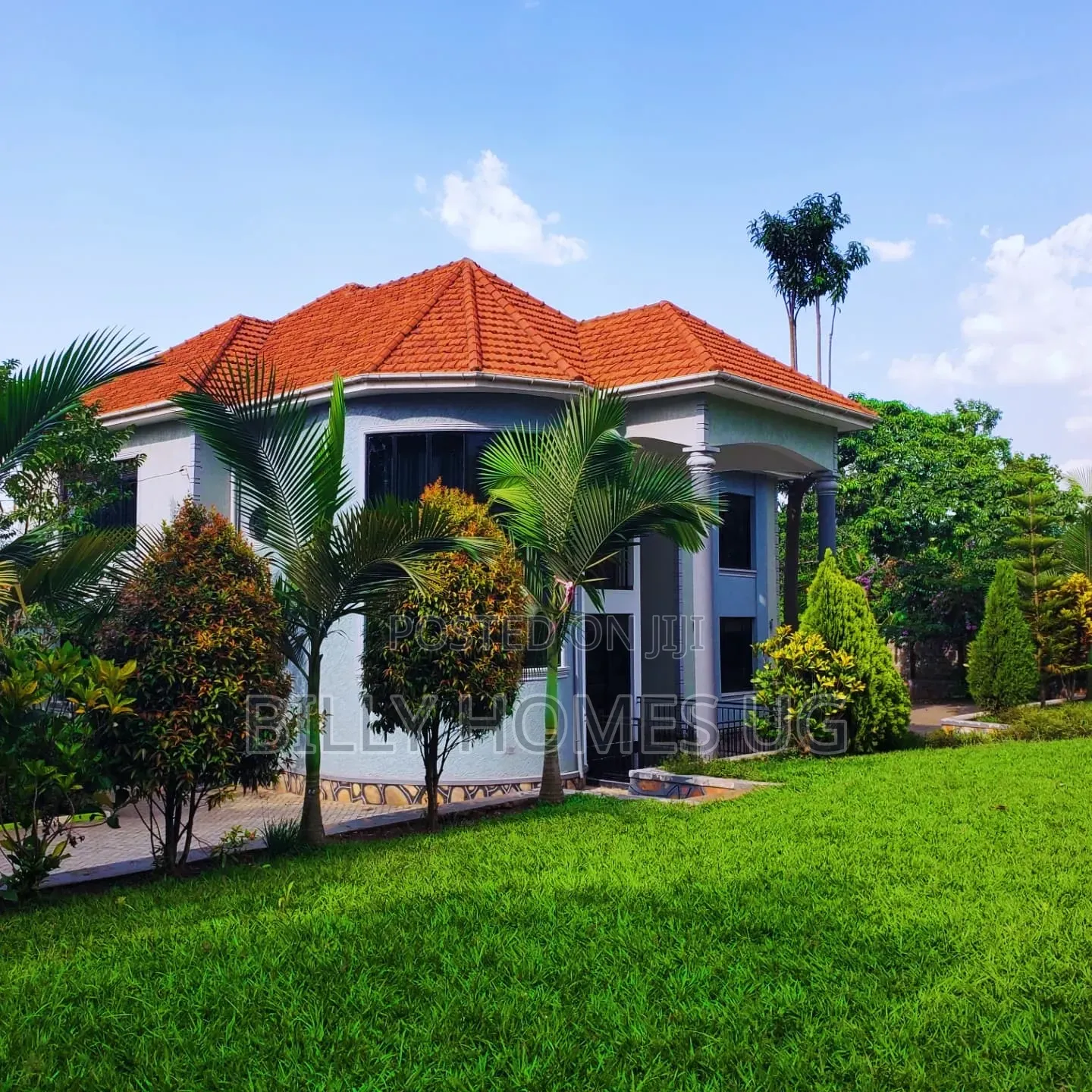 5bdrm Mansion in Busukuma for sale