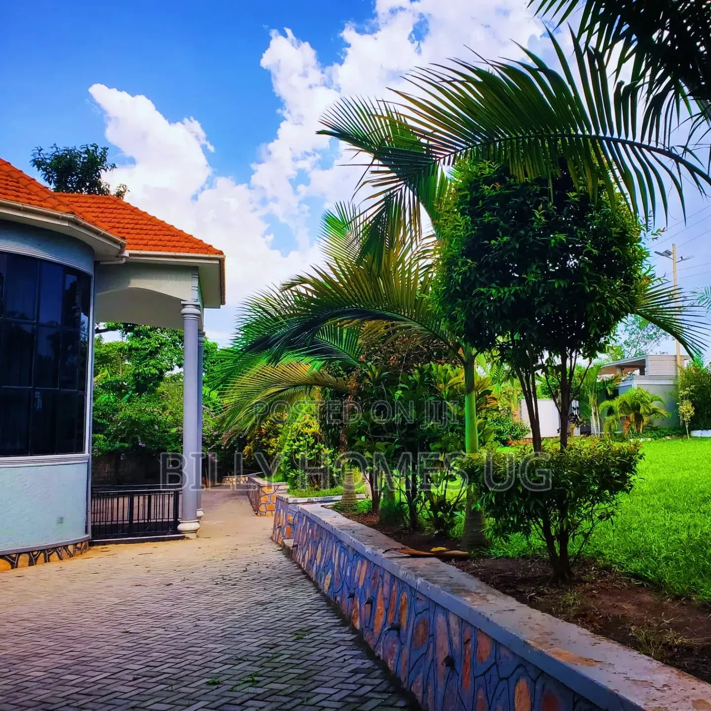 5bdrm Mansion in Busukuma for sale