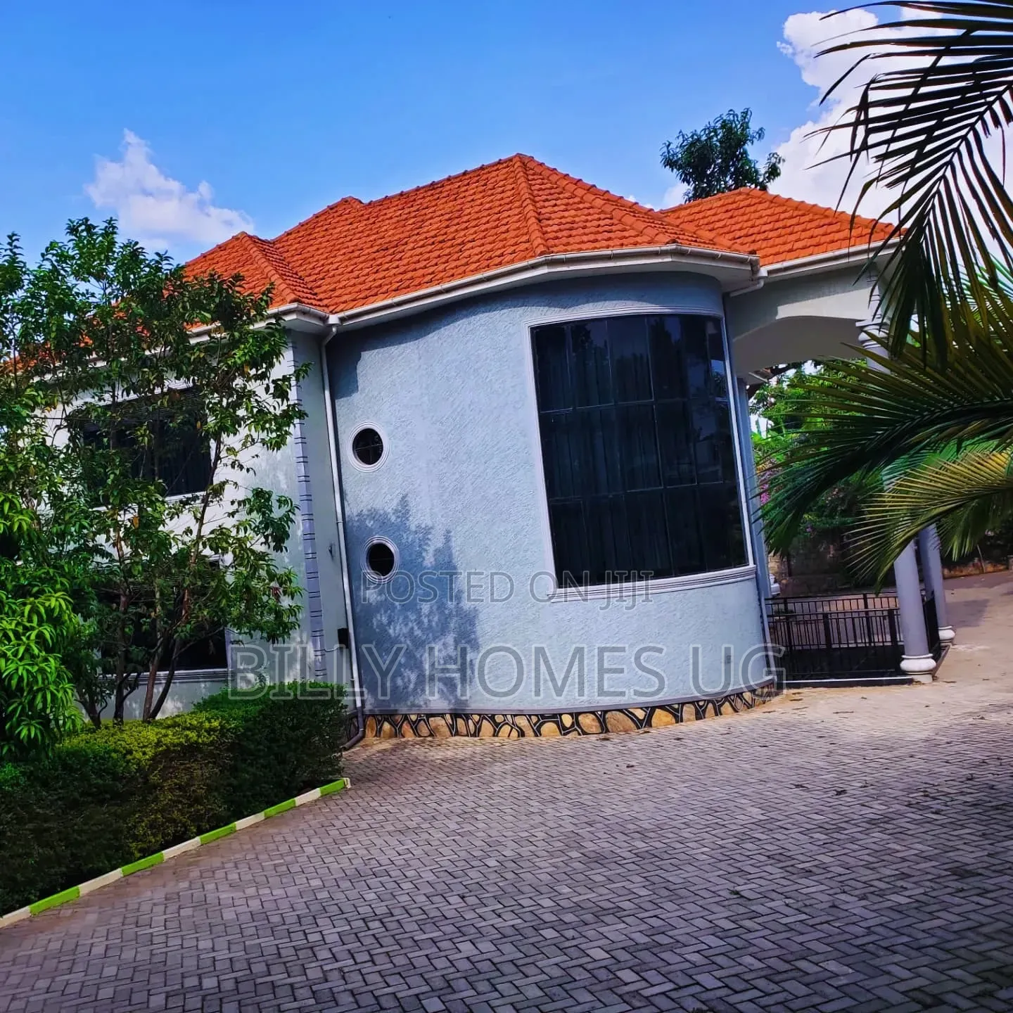 5bdrm Mansion in Busukuma for sale