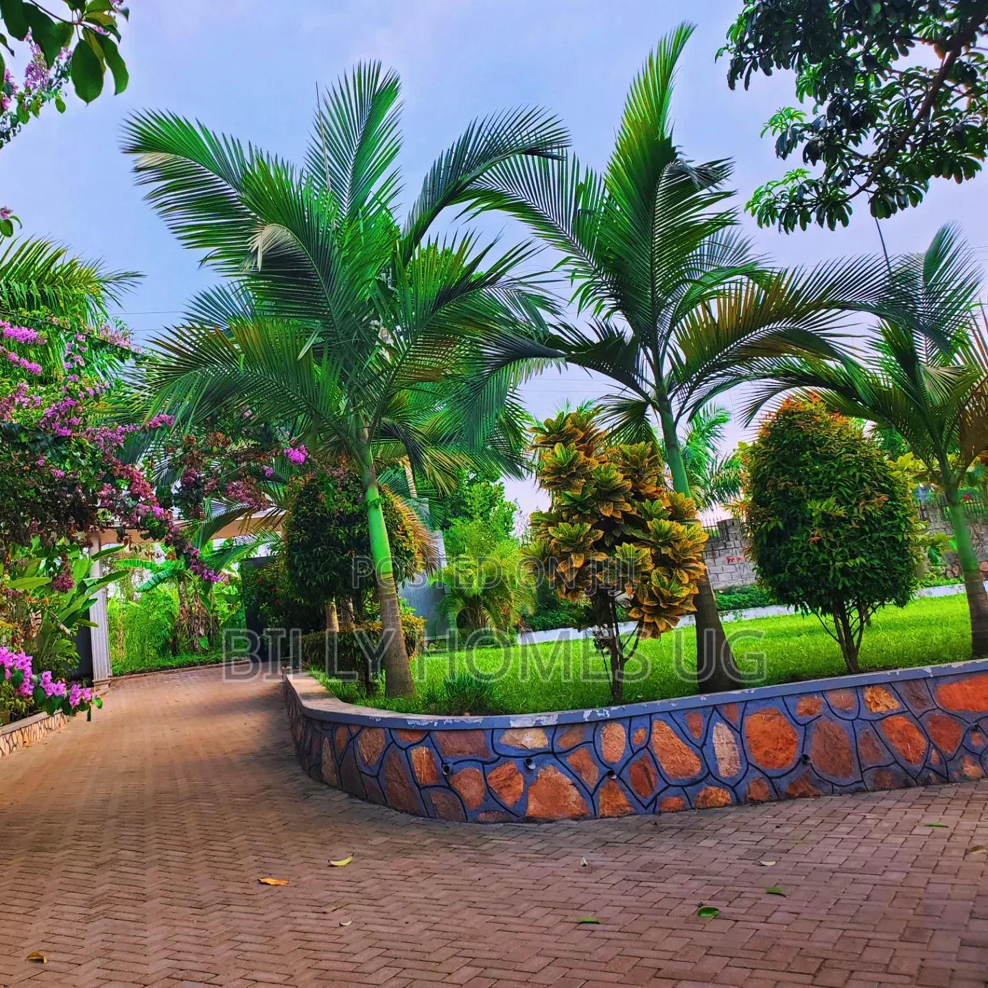 5bdrm Mansion in Busukuma for sale