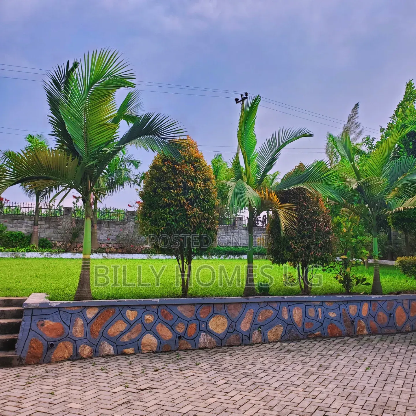 5bdrm Mansion in Busukuma for sale