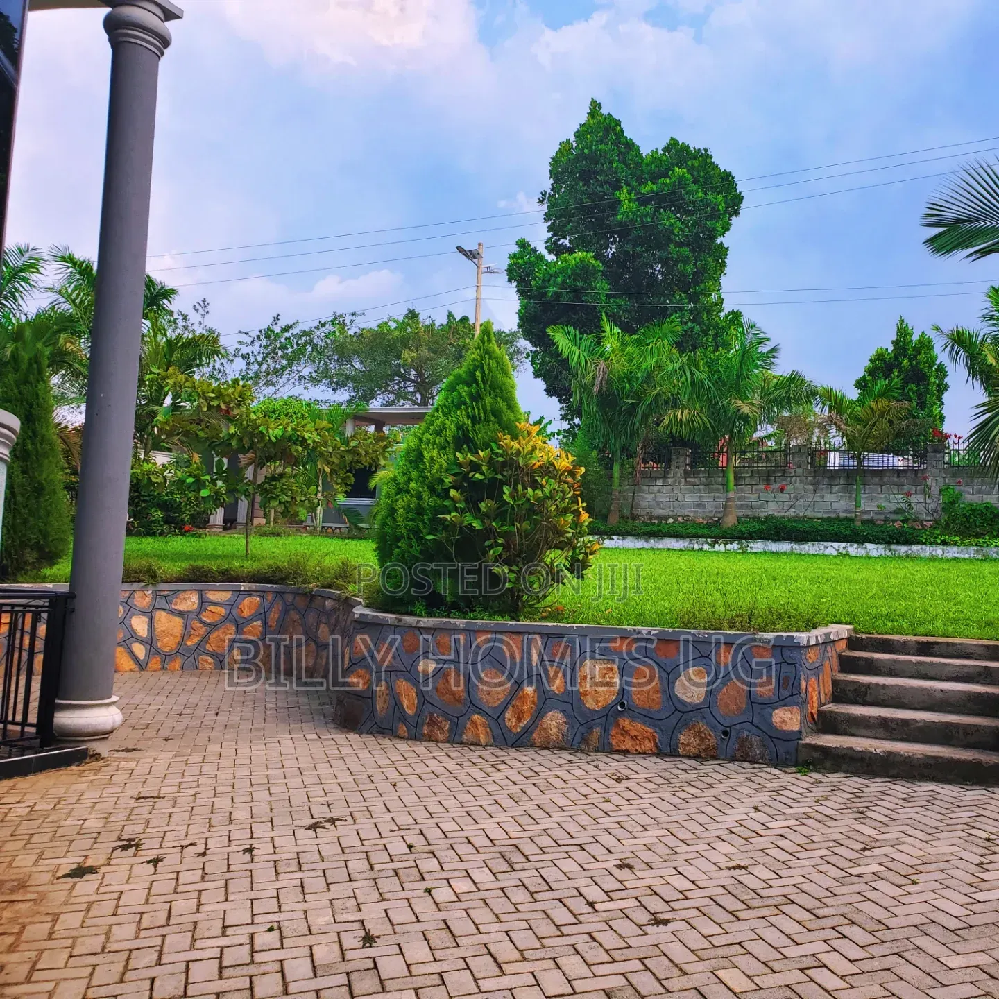 5bdrm Mansion in Busukuma for sale