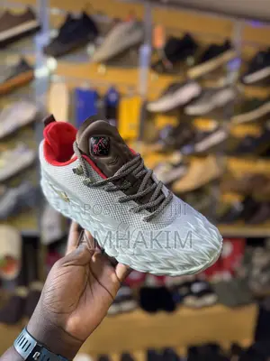 Nike S.T. Charge Ep Basket Ball Sneakers in Stock