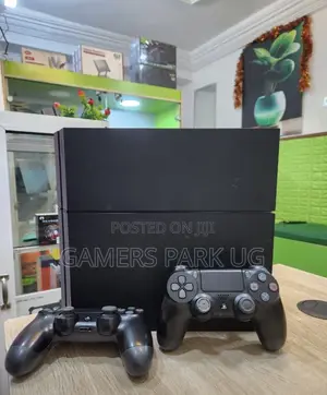 PS4 Standard Machine With 2 Original Pads With Plug and Play Games