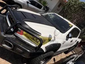 Toyota Hilux Revo Double Cab Deisel 2.4 AWD 2018 White