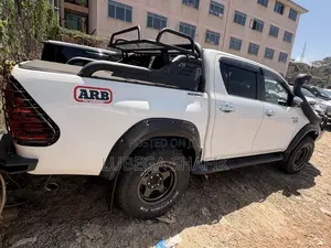 Toyota Hilux Revo Double Cab Deisel 2.4 AWD 2018 White