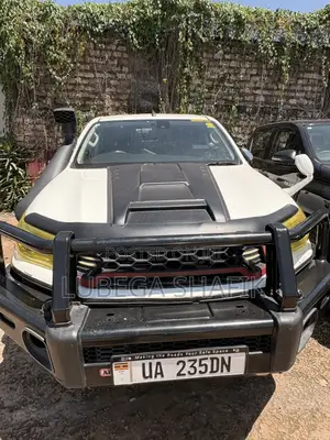 Toyota Hilux Revo Double Cab Deisel 2.4 AWD 2018 White