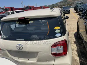Toyota Passo 2017 Gold