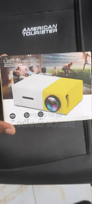 YG300 Mini Projector