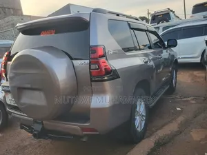 Toyota Land Cruiser Prado 2021 Gray