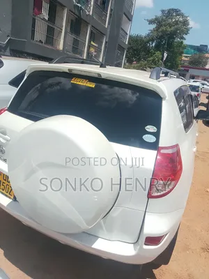 Toyota RAV4 2005 White