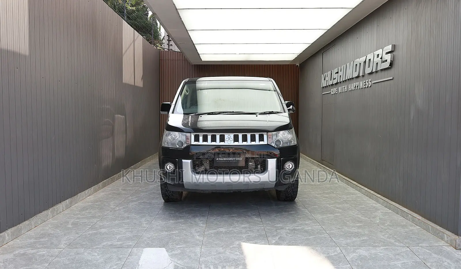 Mitsubishi Delica 2013 Black