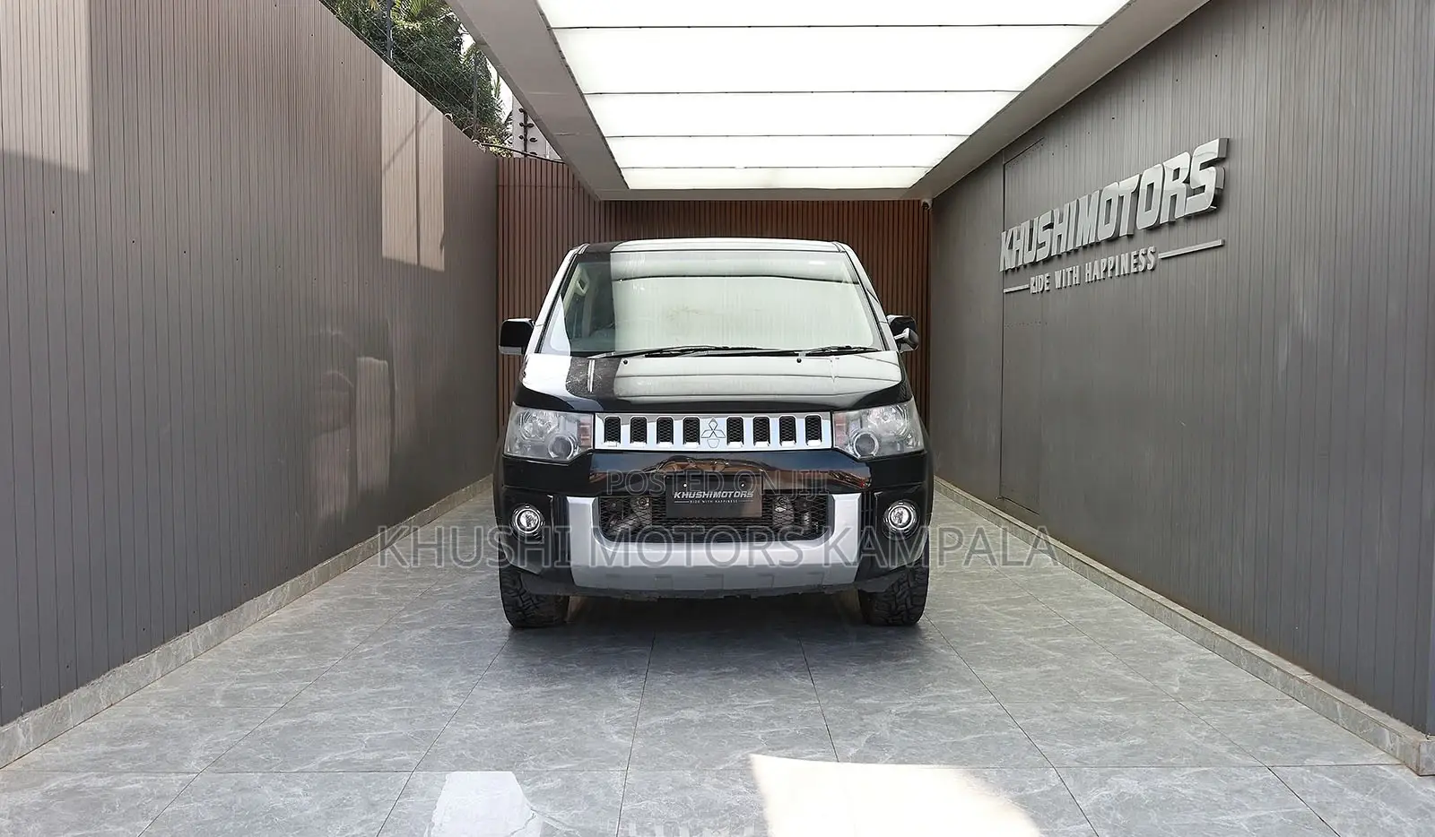 Mitsubishi Delica 2013 Black