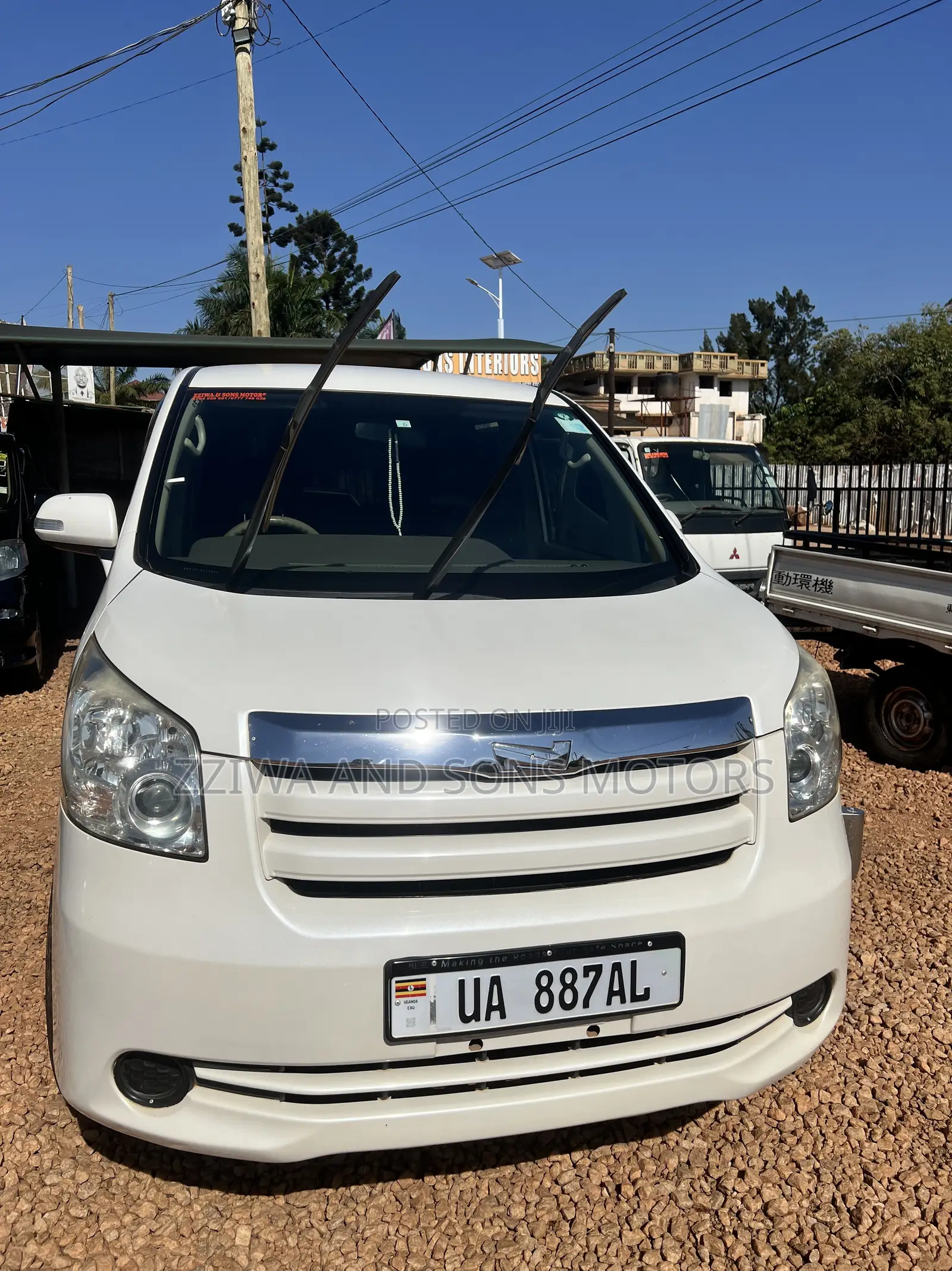 Toyota Noah 2.0 158hp FWD (8 Seater) 2010 White