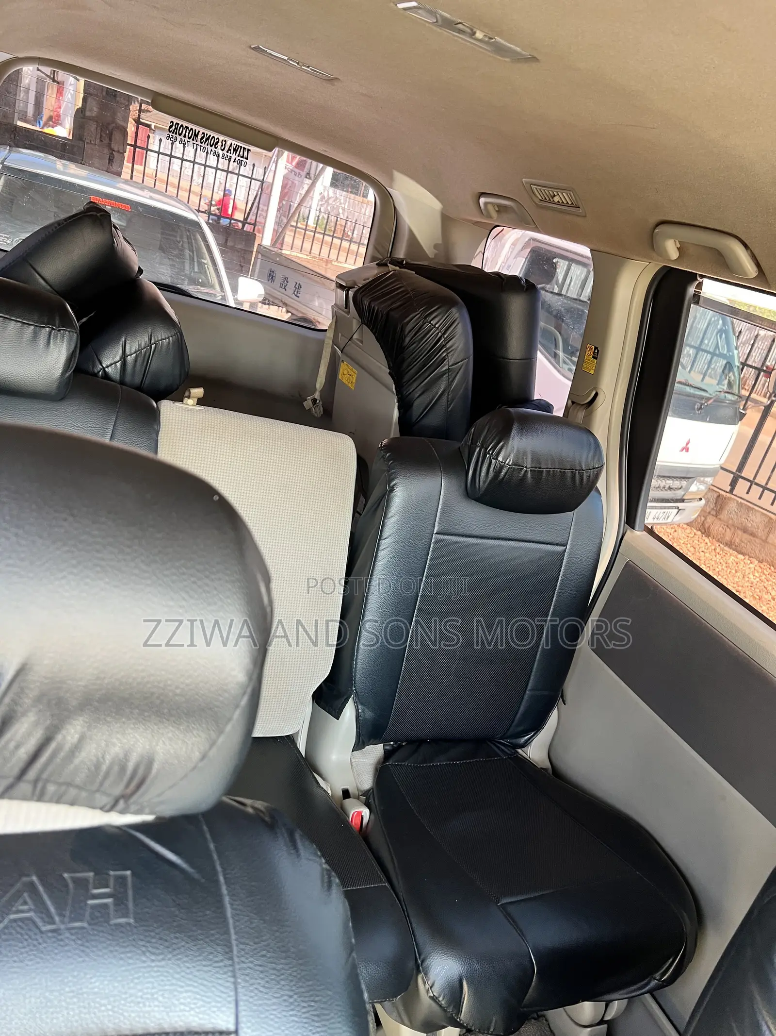 Toyota Noah 2.0 158hp FWD (8 Seater) 2010 White