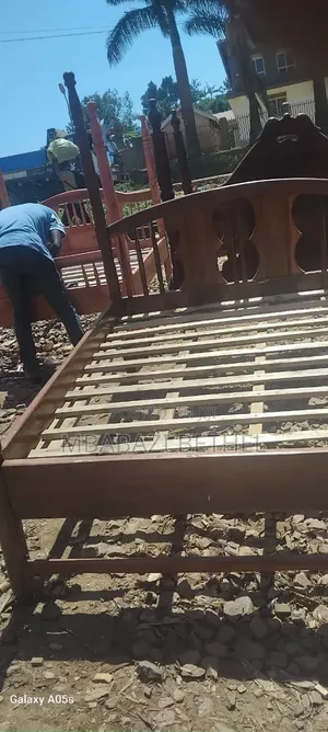 Used / Second Hand 5by6 Wooden Bed on Sale