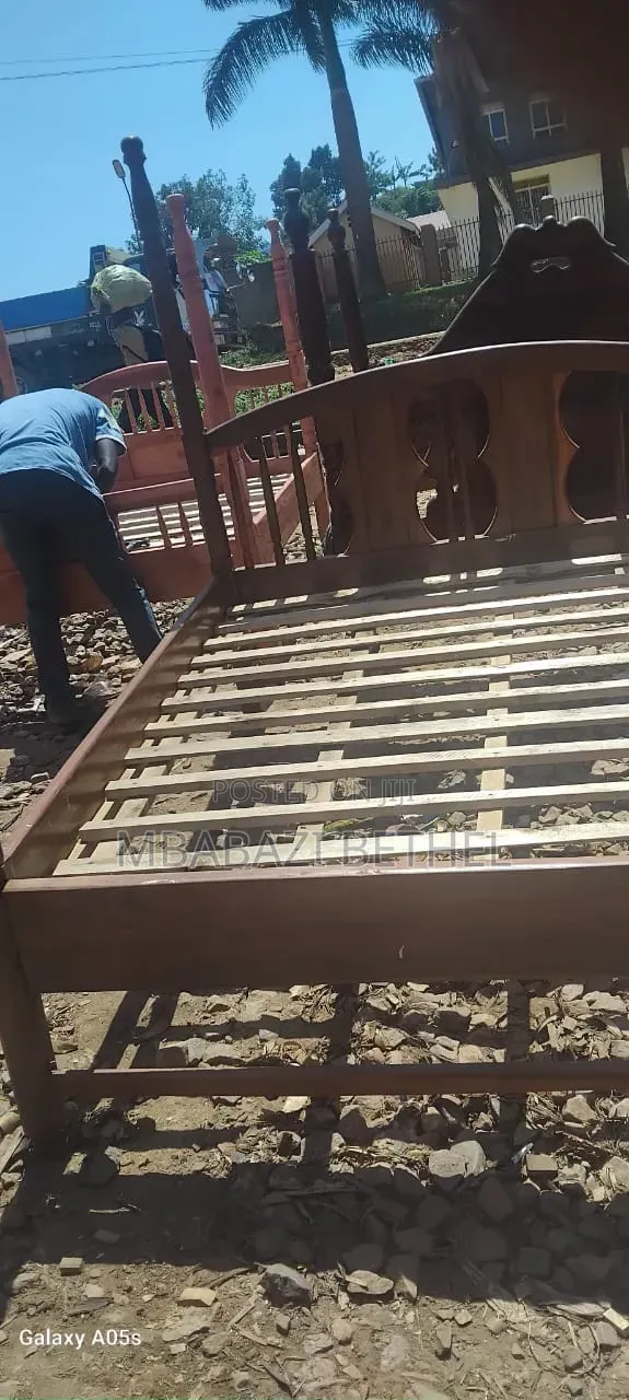Used / Second Hand 5by6 Wooden Bed on Sale