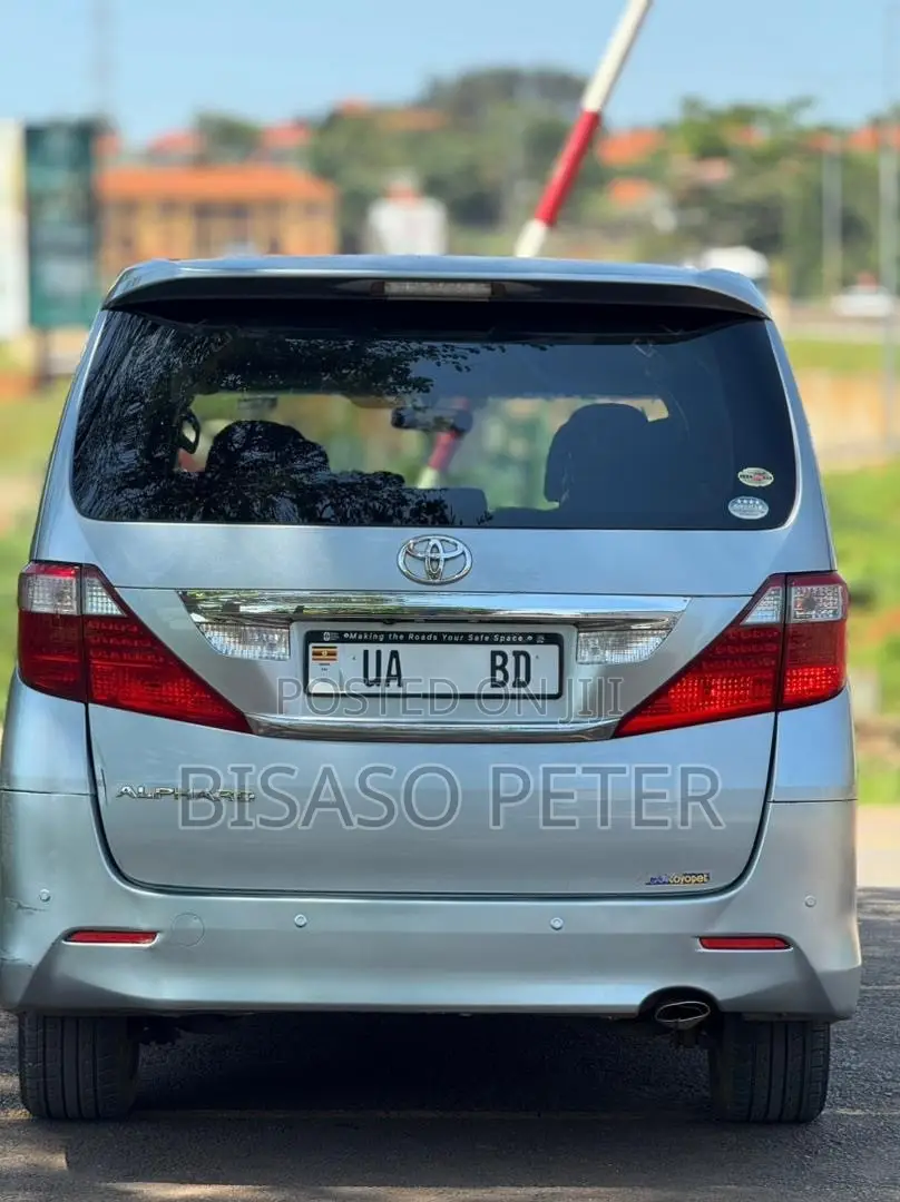 Toyota Alphard 2.4 Petrol FWD 2010 Silver
