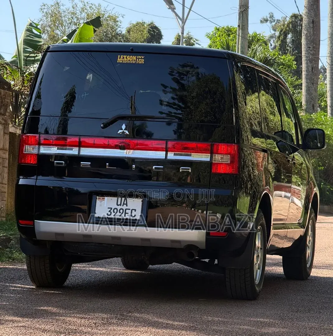 Mitsubishi Delica 2011 Black