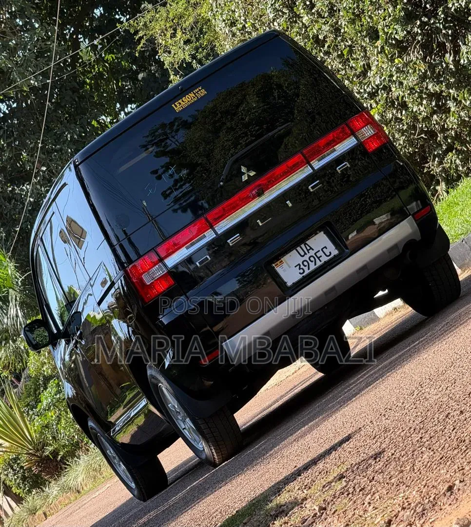 Mitsubishi Delica 2011 Black