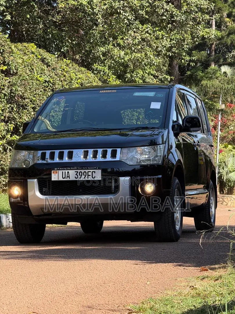 Mitsubishi Delica 2011 Black