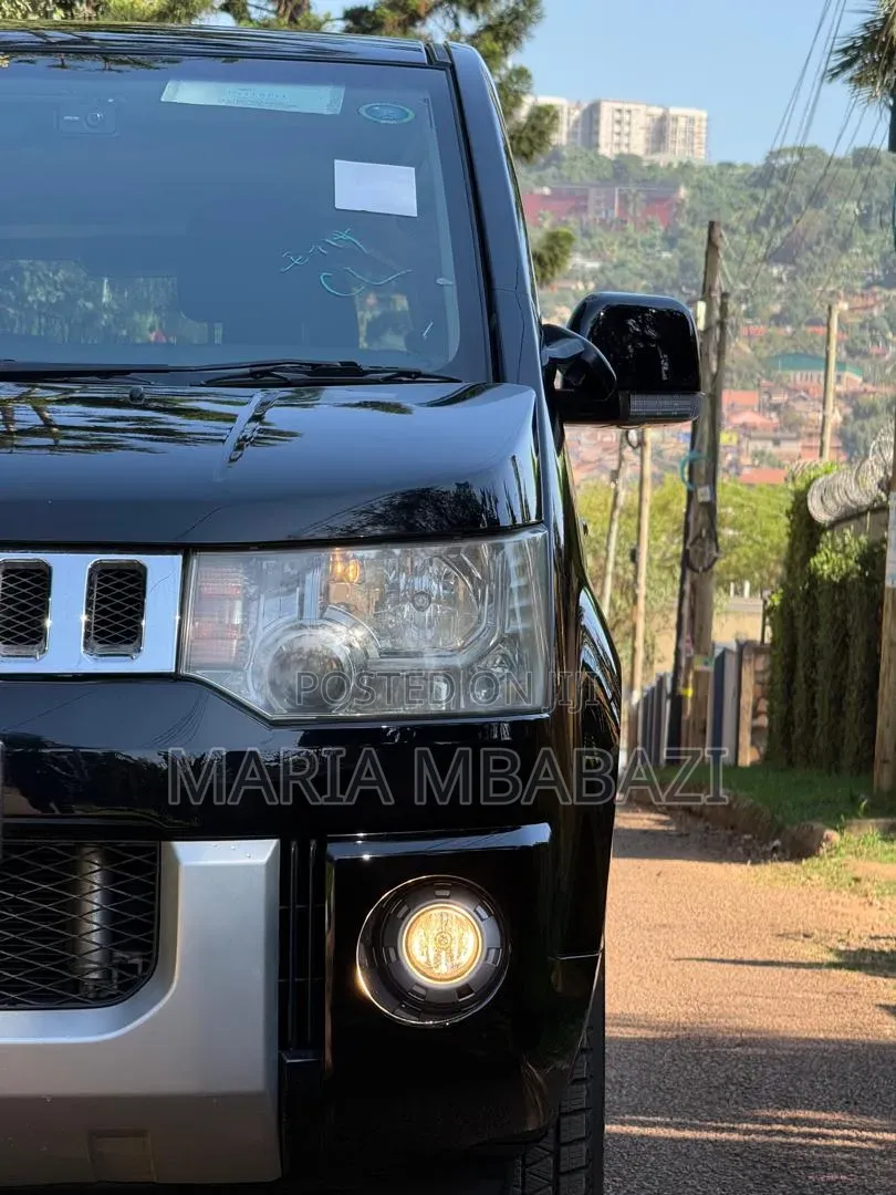 Mitsubishi Delica 2011 Black