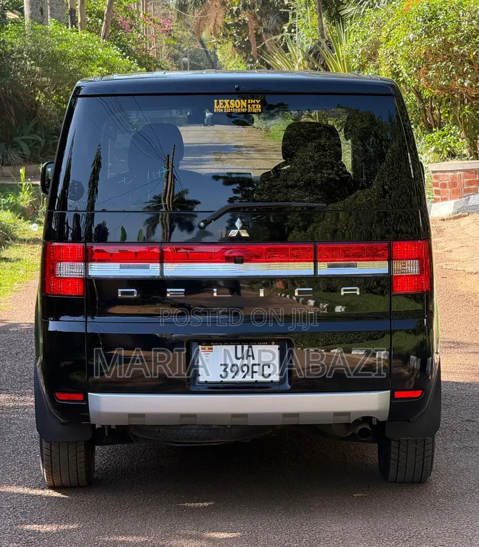 Mitsubishi Delica 2011 Black
