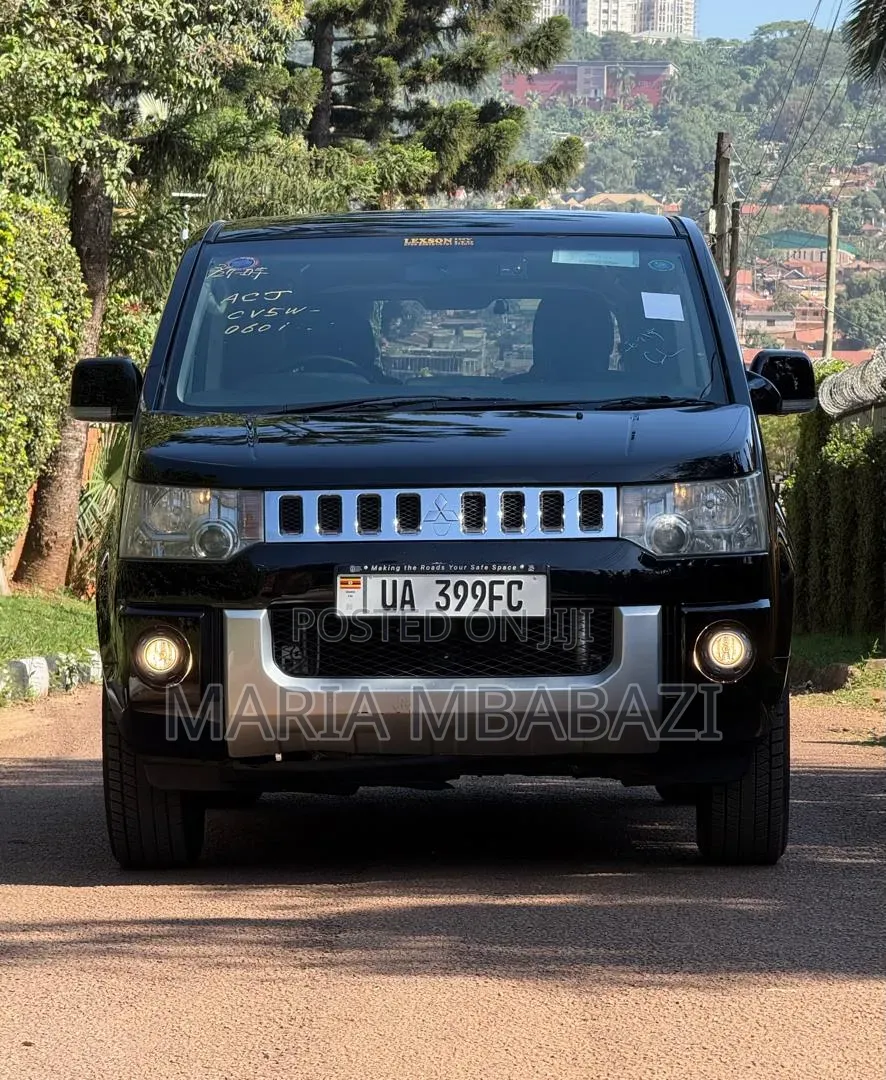 Mitsubishi Delica 2011 Black