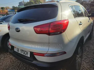 Kia Sportage Base 4dr FWD (2.4L 4cyl 6M) 2012 White