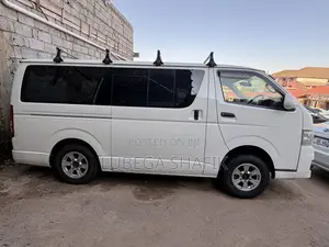 Toyota HiAce 2012 White