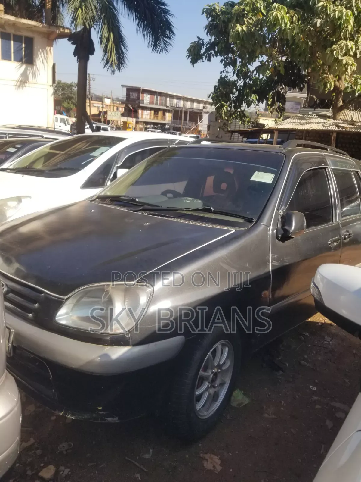 Toyota Raum 2000 Black