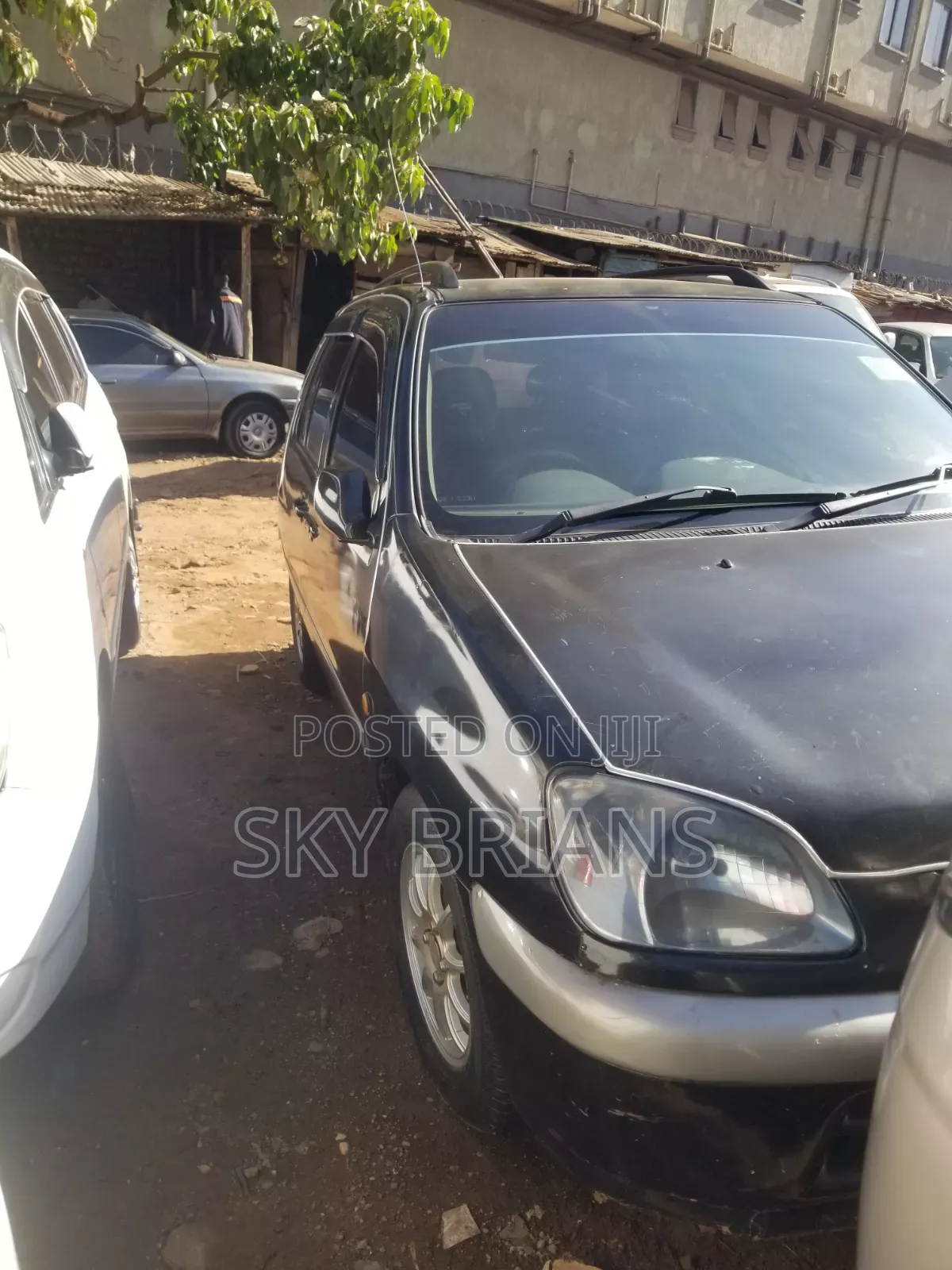 Toyota Raum 2000 Black