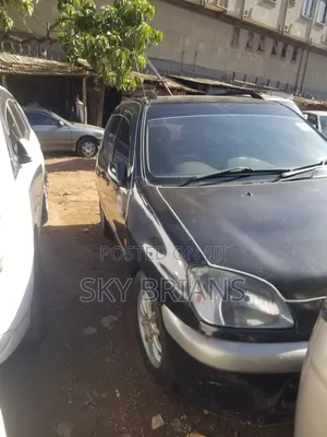 Toyota Raum 2000 Black
