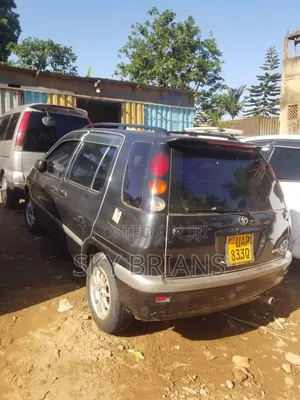 Toyota Raum 2000 Black