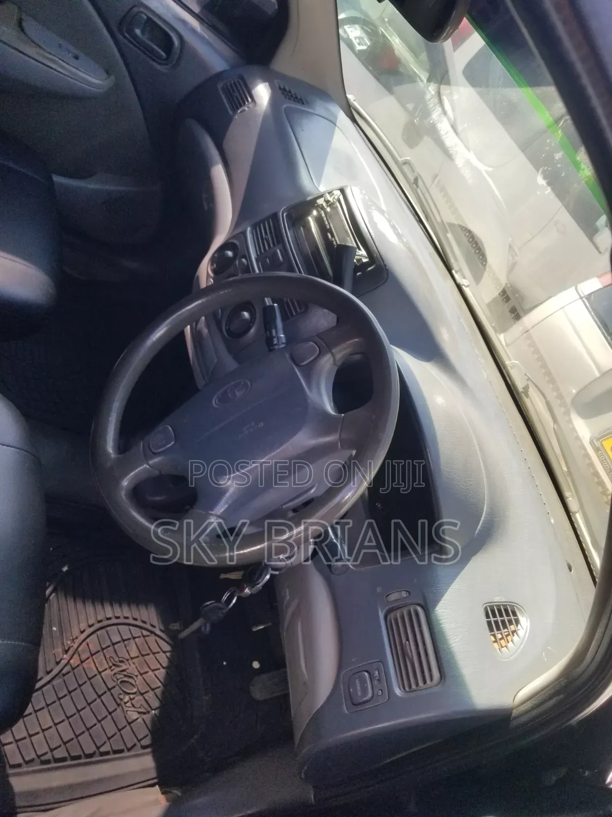 Toyota Raum 2000 Black