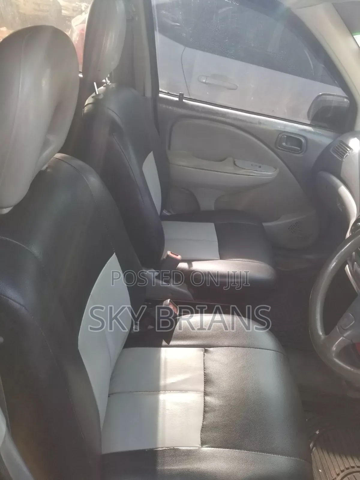 Toyota Raum 2000 Black