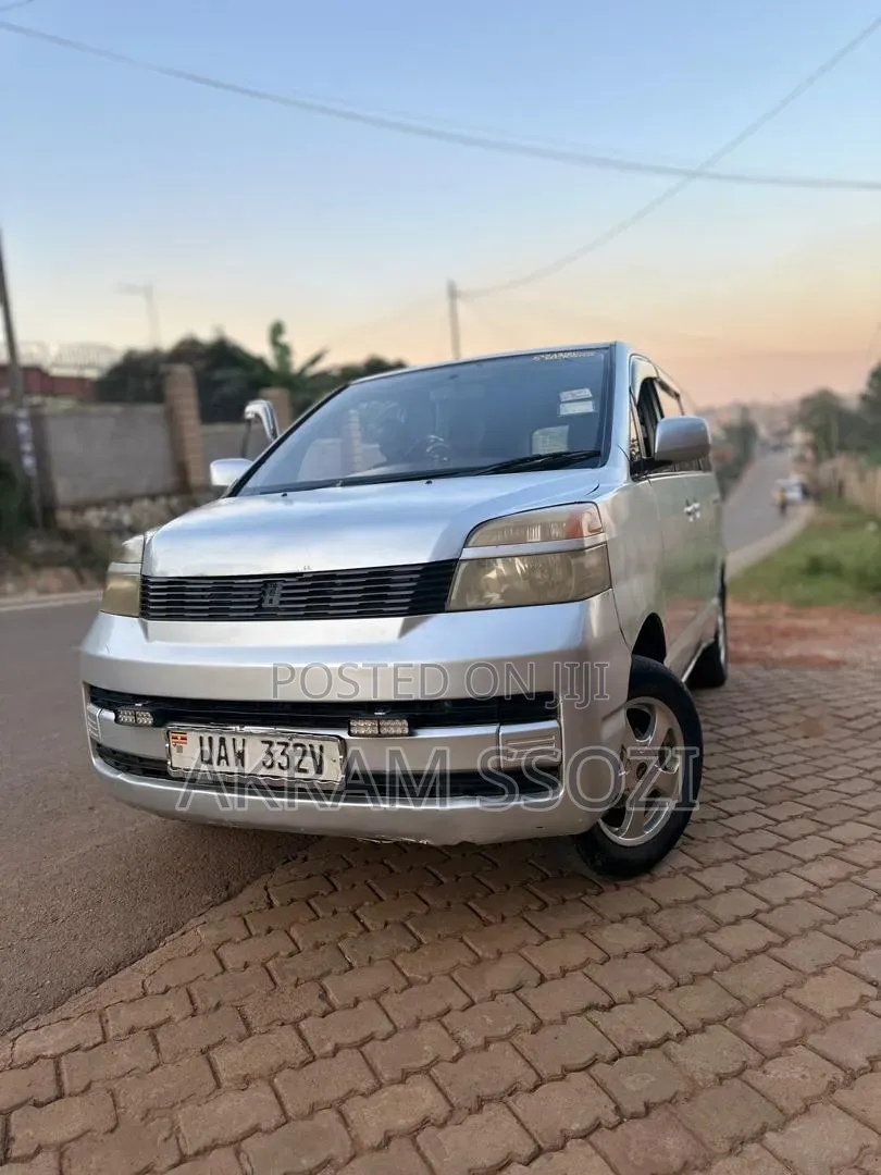 Toyota Noah 2002 Silver