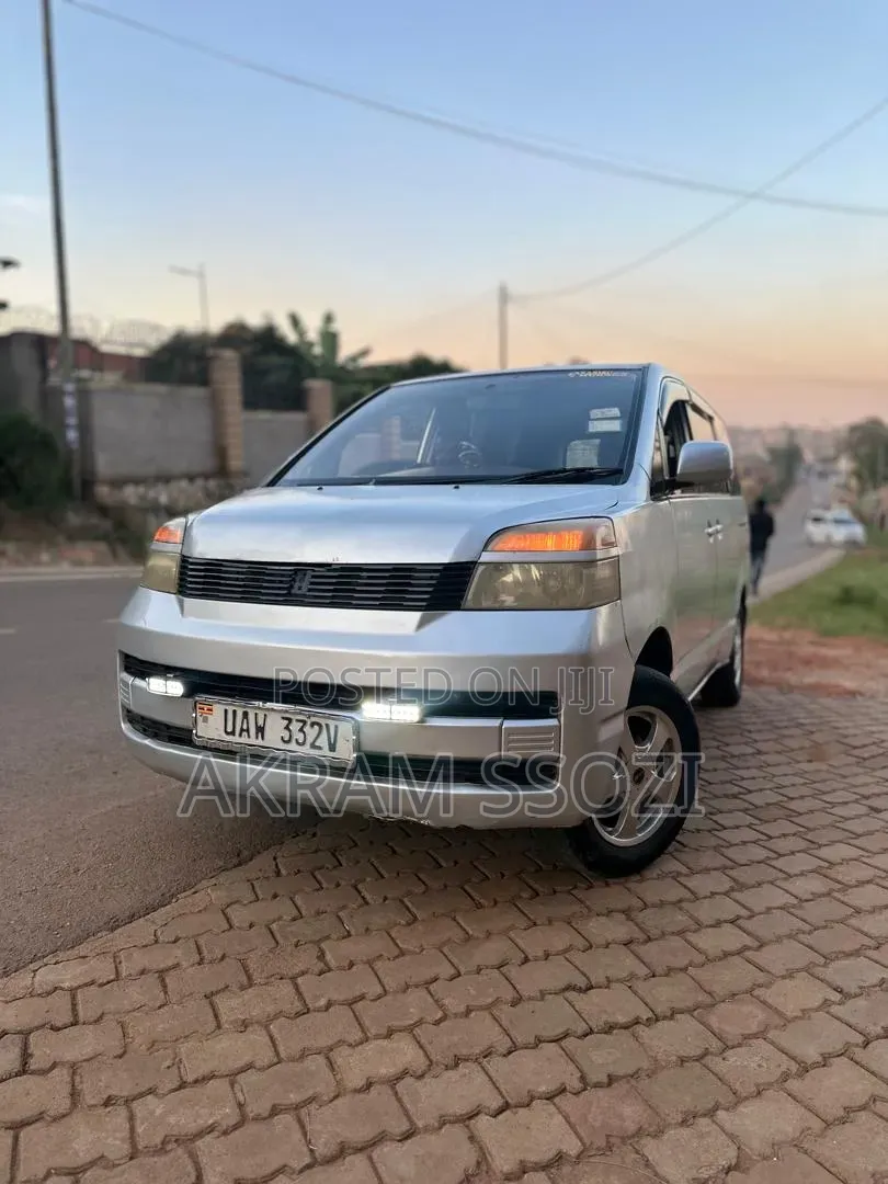 Toyota Noah 2002 Silver