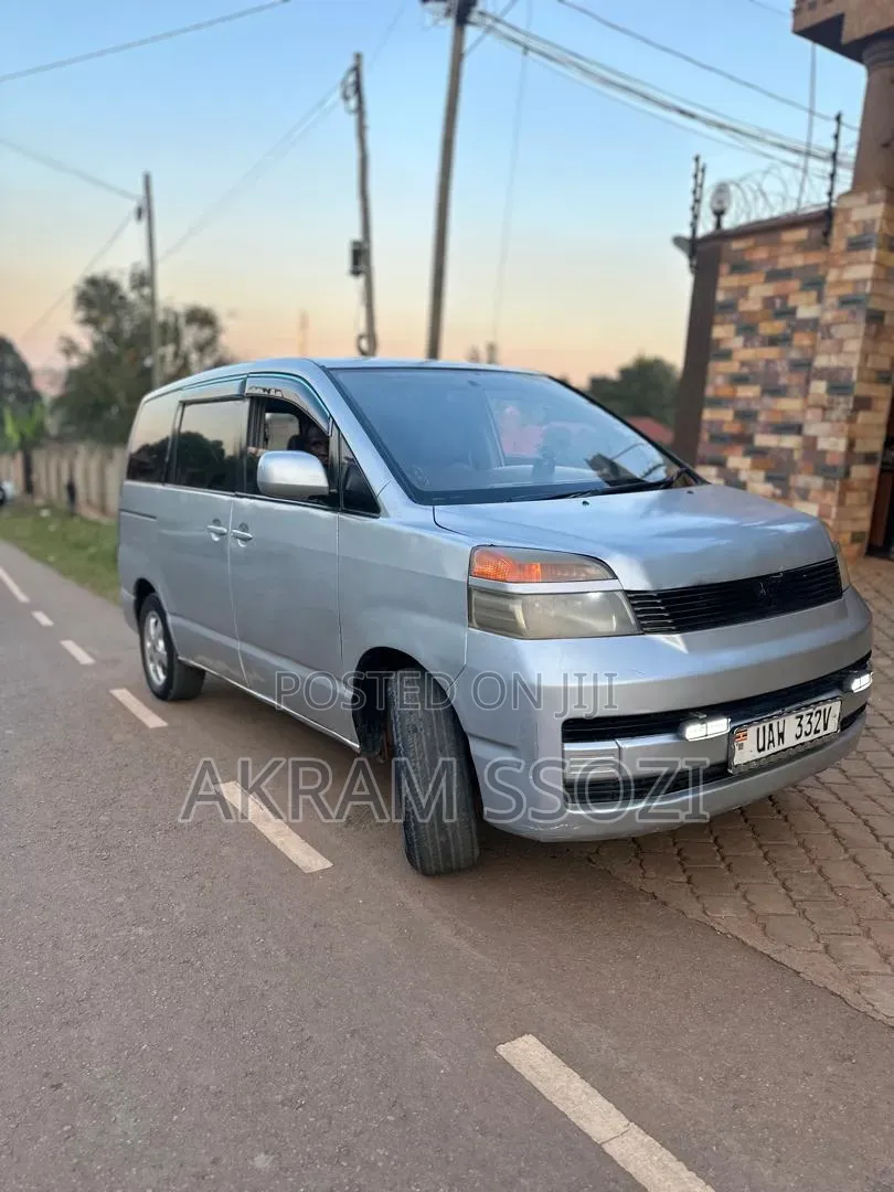 Toyota Noah 2002 Silver