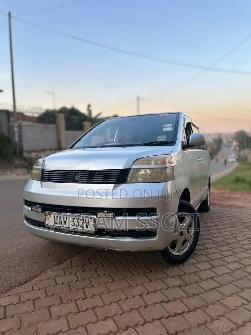 Toyota Noah 2002 Silver