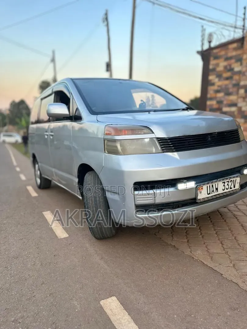 Toyota Noah 2002 Silver